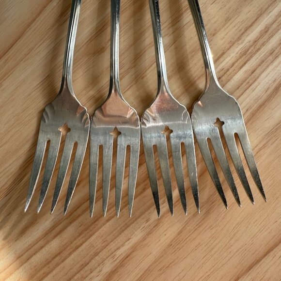 Oneida Park Lane Set Of 4 Silver Plate Salad Forks By Wm. A. Rogers - Picture 4 of 9